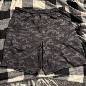 Lululemon 9” Pace Breaker Linerless XL Black Camo Shorts